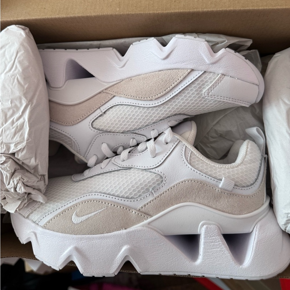 Nike RYZ 365 2 White size 5W